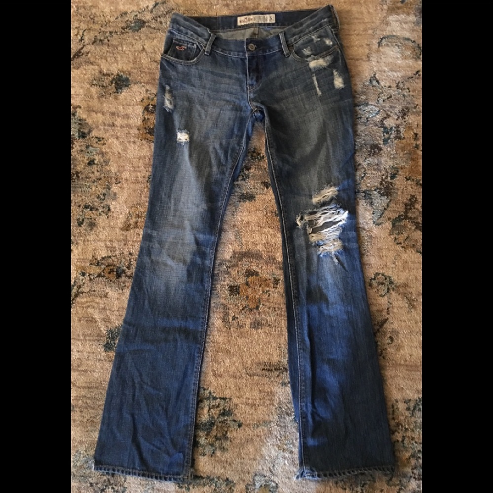 Hollister Distressed Jeans. Like New! 😍
